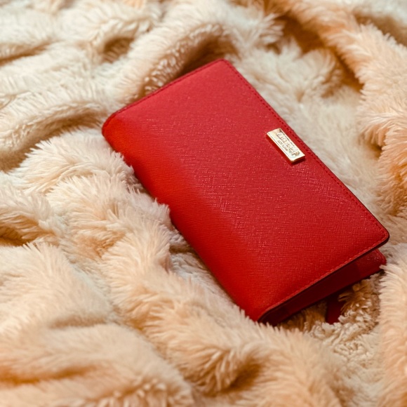 Beautiful Kate Spade Snap Wallet - Picture 3 of 10